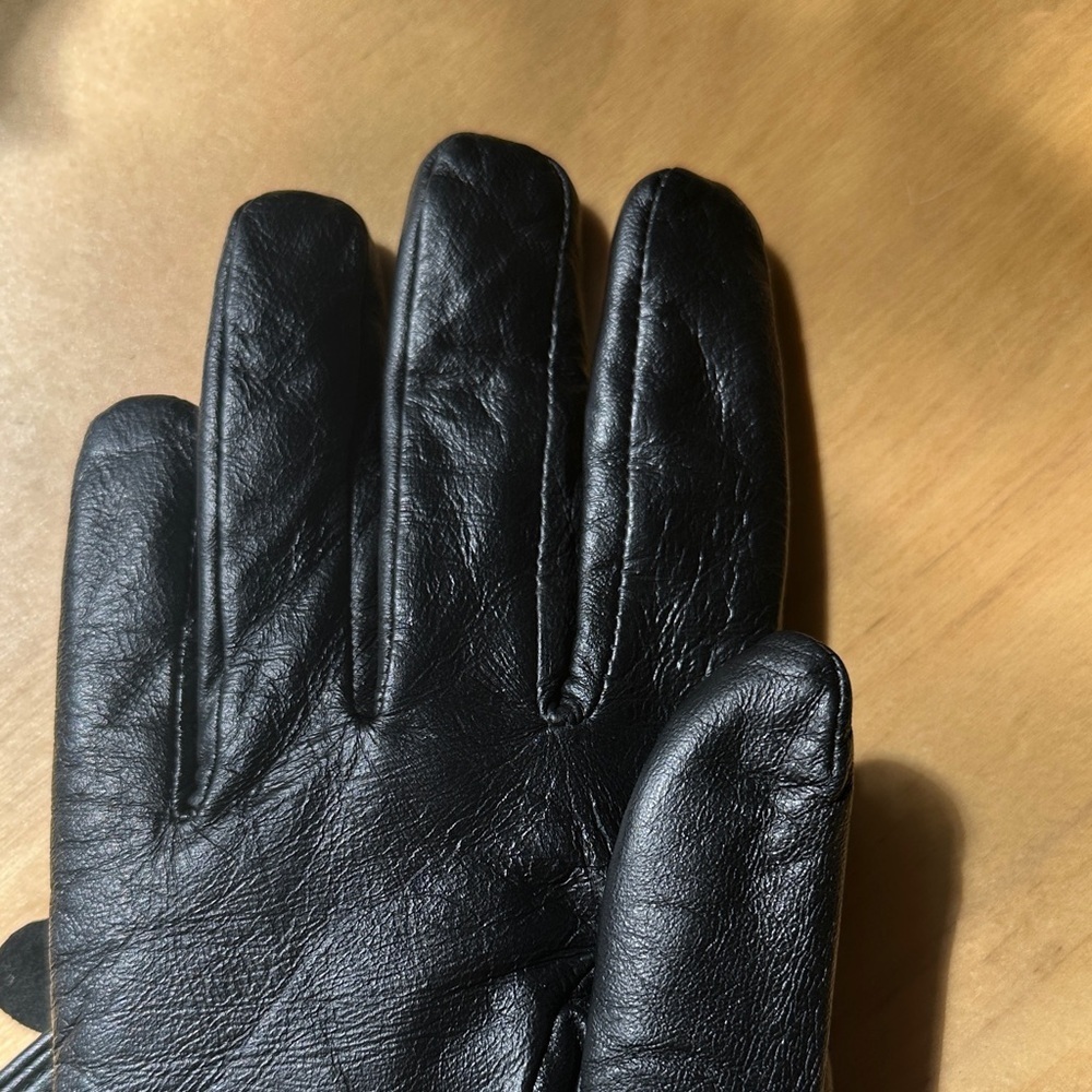 MICHAEL Michael Kors Black Quilted Leather Gloves - Picture 5 of 8
